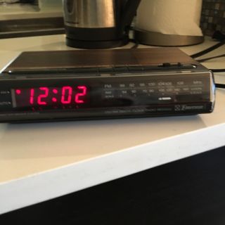 Emerson RED5520 Digital AM/FM Alarm Clock Radio - Compact Size Vintage 4