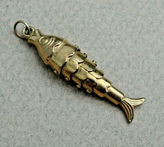 Good Vintage 9ct Gold Articulated Fish Charm / Pendant.  London 1972