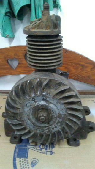Vintage Briggs Stratton Engine Model Fh