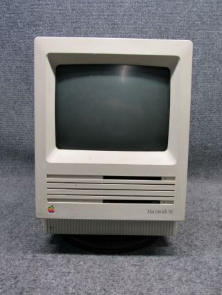 Vintage Apple Macintosh SE M5010 Computer w/ 68000 8MHz 2MB RAM No HDD 2