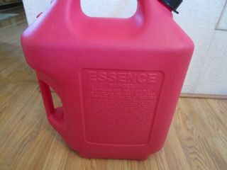 Vintage Rubbermaid 6 Gallon Vented Gas Can (Made by Gott) Model 1261 4