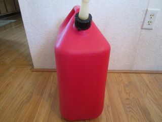 Vintage Rubbermaid 6 Gallon Vented Gas Can (Made by Gott) Model 1261 5