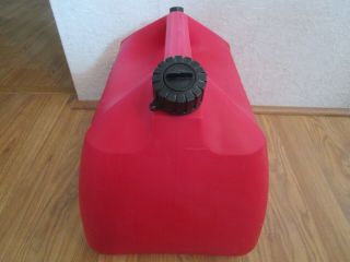 Vintage Rubbermaid 5 Gallon Vented Gas Can Model 1251 4