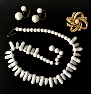 Vintage 60s Milk White Glass Beads Chocker Necklace Earring & Brooch Set