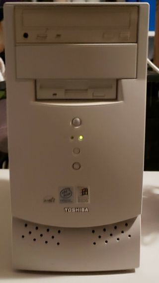 Toshiba V3100 Computer Tower (powers On) / (no Harddrive)