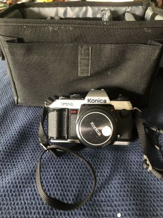 Konica Ft - 1 Motor Slr Camera Plus Flash And Camera Bag