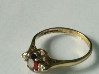 vintage 9 carat gold Garnet and clear stone ring.  375 9ct gold.  Stunning 3