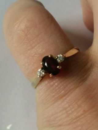 vintage 9 carat gold Garnet and clear stone ring.  375 9ct gold.  Stunning 4