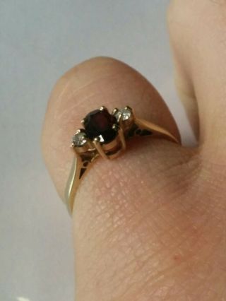 vintage 9 carat gold Garnet and clear stone ring.  375 9ct gold.  Stunning 5