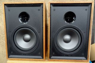 Pair U.  S.  A.  Sequential Klipsch KG 1.  2 Oak Oil speakers and sound 5
