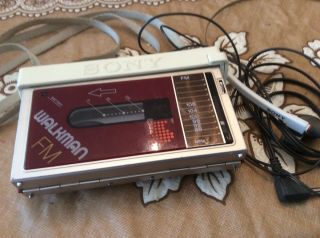 Vintage 1982 Sony Walkman Wm - F10 & Headphones Mdr - W30