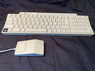 Apple Desktop Bus Keyboard And Mouse For Macintosh Se & Apple Iigs Plus A9m0330