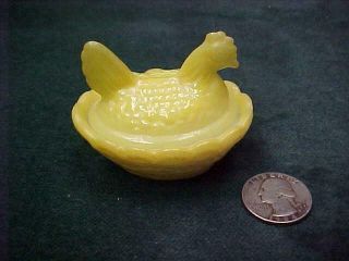 Vintage Westmoreland Lemon Yellow Hen Chicken On Nest Salt Cellar Miniature