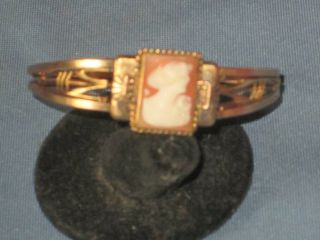 Vintage Signed Simmons Gold - Tone Metal Shell Cameo Bangle Bracelet