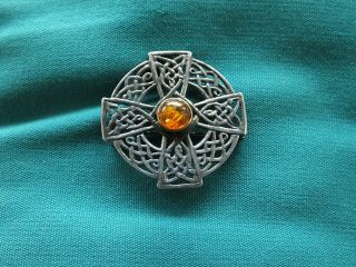 Vintage Sterling Silver Celtic Cross Inlaid Amber Brooch - 5.  7g - Vgc