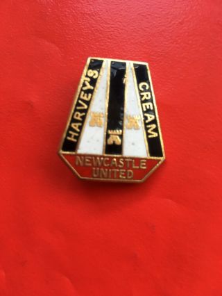 Newcastle United Football Vintage Pin Badge Brooch Harveys Cream