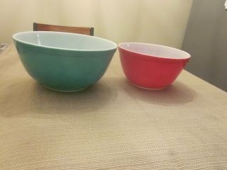 2 Vintage Pyrex Mixing Bowls Red And Green