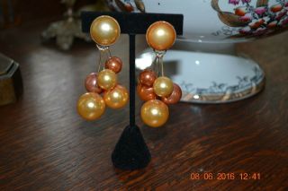 Vintage Funky Dangle Faux Pearl Earrings Clip - On Beigh And Brownish/orange
