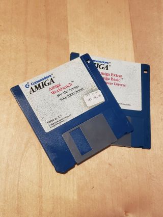 Amiga Workbench For The Amiga 500/1000/2000 Ver 1.  3.  2 Rev 34.  28