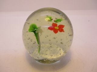 Art Glass Paperweight With Flowers And Two Stylized Frogs Inside it Vintage 4