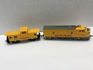 Vintage Ho Scale Bachmann Union Pacific 1206 Locomotive & Caboose 207