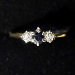 Vintage Sapphire & Diamond Trilogy 3 Stone 9ct Gold Ring Hallmarked Sz P 8
