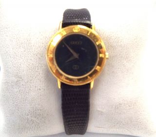Ladies Vintage Gucci Gold Tone Casing With Leather Strap Quartz Wristwatch - P12