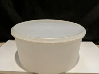 Vintage Large Round Sheer Tupperware Carry All Container 256 W/ Seal Lid
