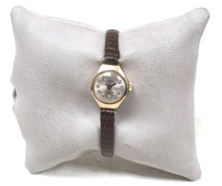 Ladies Vintage Waltham.  375 9ct Yellow Gold Case Mechanical Wristwatch - K02