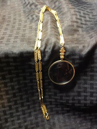 Vintage Accessocraft Nyc Gold Tone Link Necklace 16 Inch Long With A Magnifier