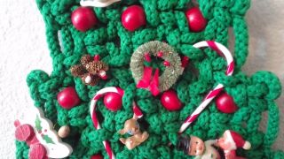 Macrame Christmas Tree Wall Hanging Red Beads embellished santa snowman vintage 4