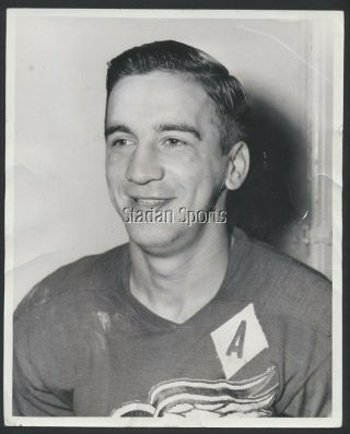 Ted Lindsay Hof 1953 Detroit Red Wings Vintage Nhl Hockey Press Photo