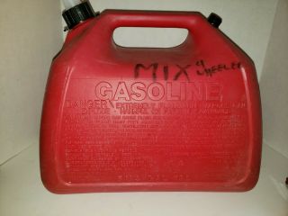 Vintage Rubbermaid Essence pre ban 5 gallon gas can model 1251 SPOUT 3
