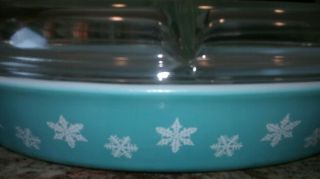 Vintage Pyrex Turquoise Snowflake 1.  5 Qt Oval Divided Casserole Dish W/ Lid USA 2