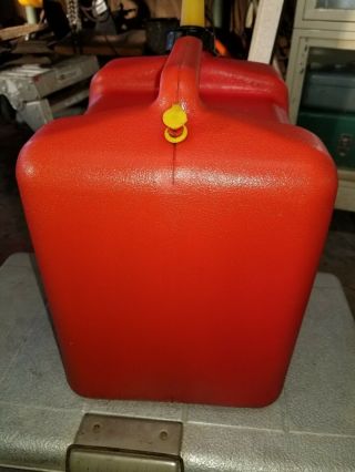 Vintage Chilton 5 Gallon Vented Gas Can Model P - 500 4