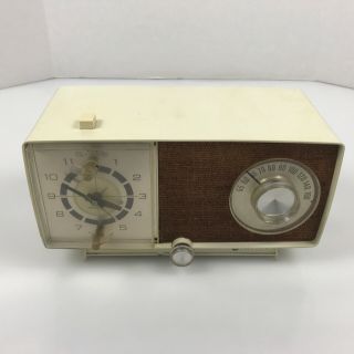 Vintage General Electric Ge Solid State Radio Model C1470 - B 2.  C4