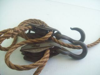 VINTAGE INDUSTRIAL DOUBLE 2 WHEEL PULLEY AND HOOK SYSTEM W/ ROPE STEAMPUNK 4