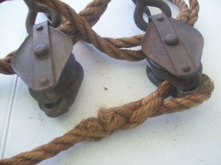 VINTAGE INDUSTRIAL DOUBLE 2 WHEEL PULLEY AND HOOK SYSTEM W/ ROPE STEAMPUNK 5
