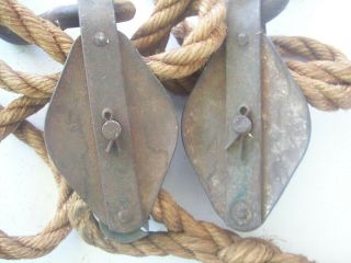 VINTAGE INDUSTRIAL DOUBLE 2 WHEEL PULLEY AND HOOK SYSTEM W/ ROPE STEAMPUNK 8
