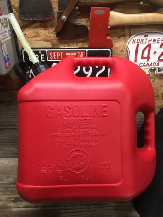 Vintage Old style Blitz 5 gallon gas gasoline can w/ pull ' n pour spout Pre Ban 2