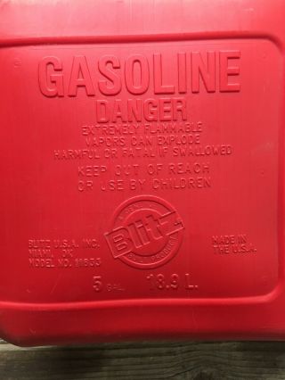 Vintage Old style Blitz 5 gallon gas gasoline can w/ pull ' n pour spout Pre Ban 3