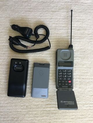Vintage Motorola Digital Cellular Personal Communicator Flip Cell Phone