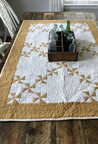 Country Farmhouse Quilt Vintage Table Runner Handmade Pieced Wall Gorgeous
