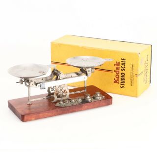 :eastman Kodak Studio Balance Scale Complete W/ 6 Weights & Box