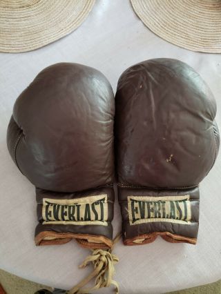 Vintage Everlast Boxing Gloves 2516 Model.  Great For Display & Man Cave / P 2