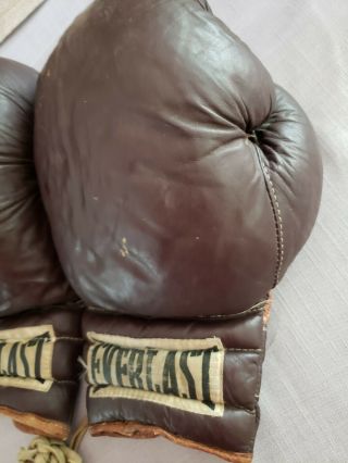 Vintage Everlast Boxing Gloves 2516 Model.  Great for Display & Man Cave / P 2 3