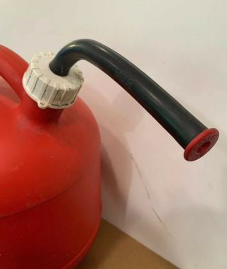VINTAGE EAGLE 2.  5 GAL VENTED GAS CAN W/ PRE - BAN SPOUT PG - 3.  MADE DEC 1987 2