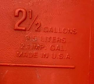 VINTAGE EAGLE 2.  5 GAL VENTED GAS CAN W/ PRE - BAN SPOUT PG - 3.  MADE DEC 1987 4
