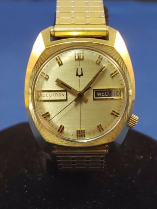 Vintage Bulova Accutron Series 218 Wristwatch W/ Display Case - Runs