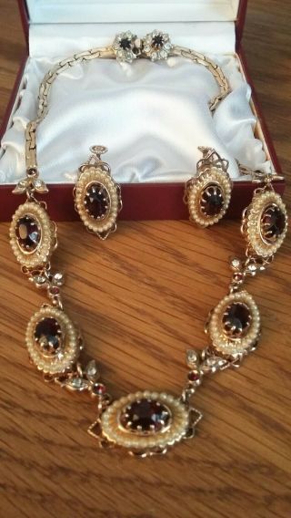 Vintage Victorian Style Glass And Faux Pearl Gold Tone Necklace And Earring Set